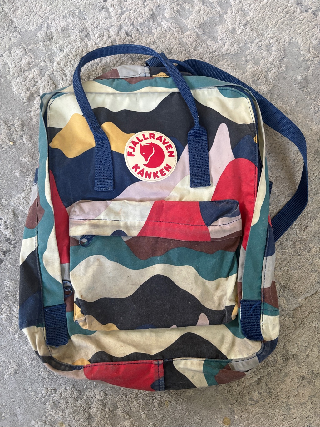 Fjllrven Knken Multicolor Camo Backpack  Blue Strap Red Logo